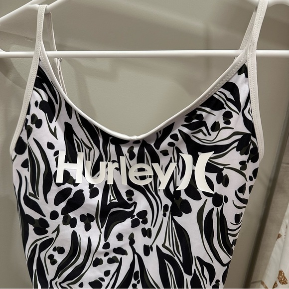 NWOT Women’s Hurley One Piece Swimsuit - Picture 3 of 14